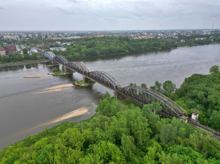 POLISH PKP TO HOLD TENDER FOR INFRASTRUCTURE PROJECTS WORTH 328 MILLION EURO