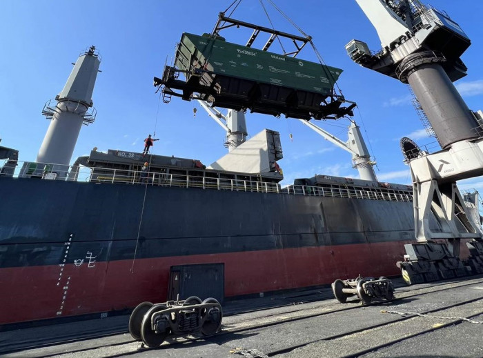 MTP Yuzhny handled 10 vessels in October