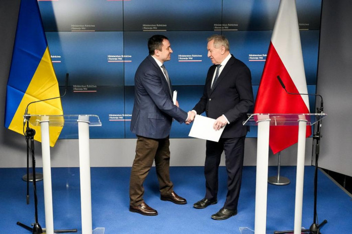 Украина и Польша договорились об упрощении процедуры транзита зерновых