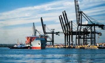 Правительство планирует выделить более 20 млрд гривен на развитие морских портов Украины Такие средства на развитие портов заложены в Национальной транспортной стратегии Украины до 2030 года.